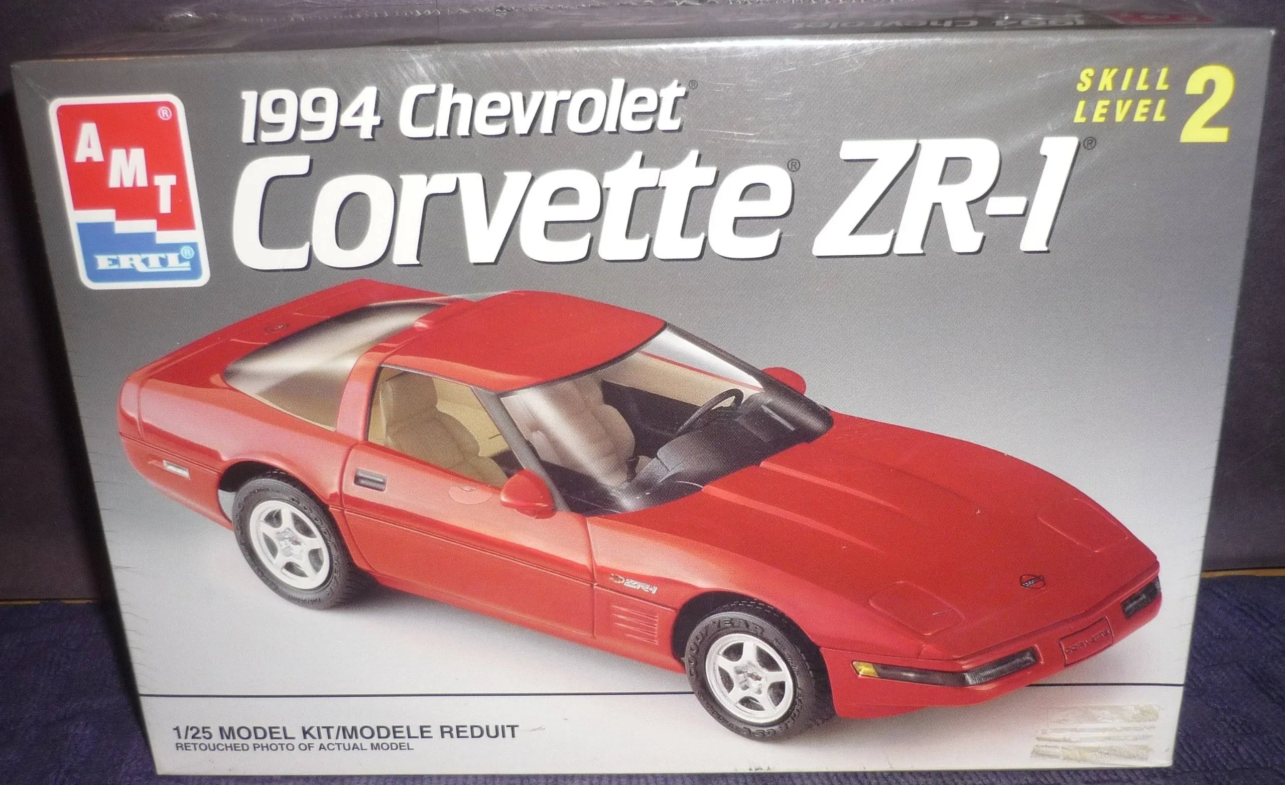 AMT #8069 Ertl 1994 Chevrolet Corvette ZR-1 1/25 Scale Plastic Model Kit