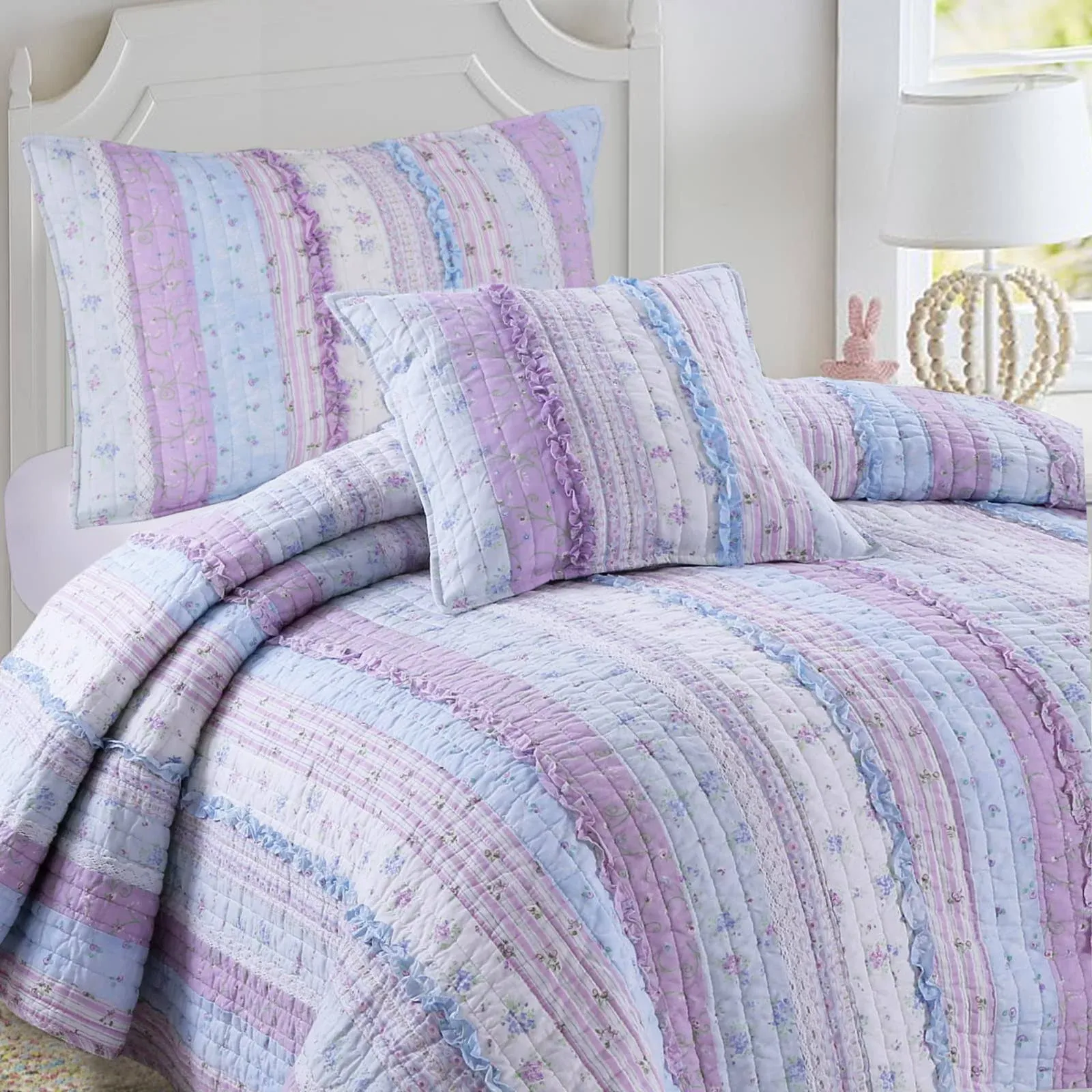 Romantic Chic Lace Quilt Set (Lavender, Twin Size)