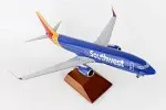 Skymarks Southwest 737-800 1/100 W/GEAR & Wood Stand Heart