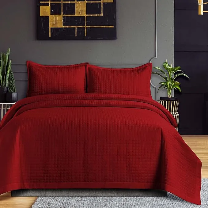 Tribeca Living Oversized Plain Queen Quilt Set, Three-Piece Box Stitch Soft Bedding Set Includes One Quilt & Two Sham Pillowcases, Wrinkle Resistant 110GSM Microfiber Naples/Deep Red