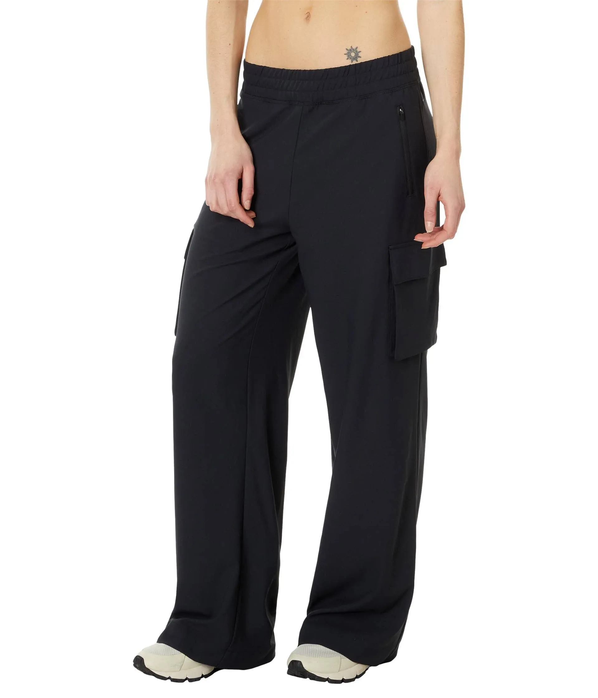 Beyond Yoga Women's City Chic Cargo Pants - Black - Size M