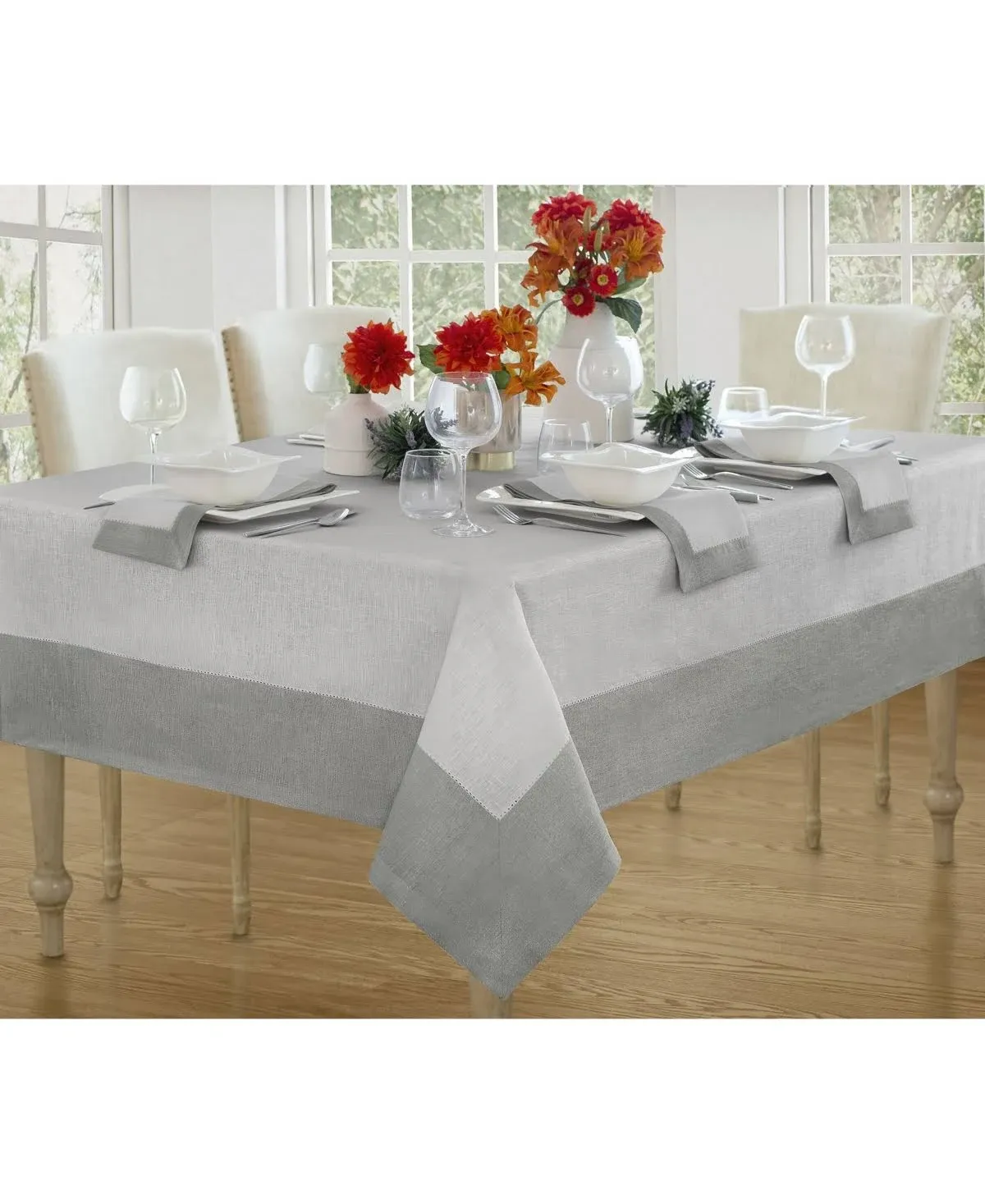 Elrene Home Fashions Villeroy and Boch New Wave Metallic Border Linen Fabric Tablecloth, Round, 90 Inches, White/Silver