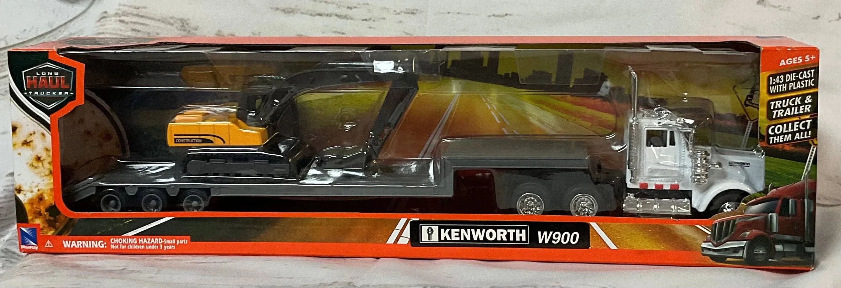 New Ray 1/43 D/C Kenworth W900 Lowboy W/Exc [NRY15293A]