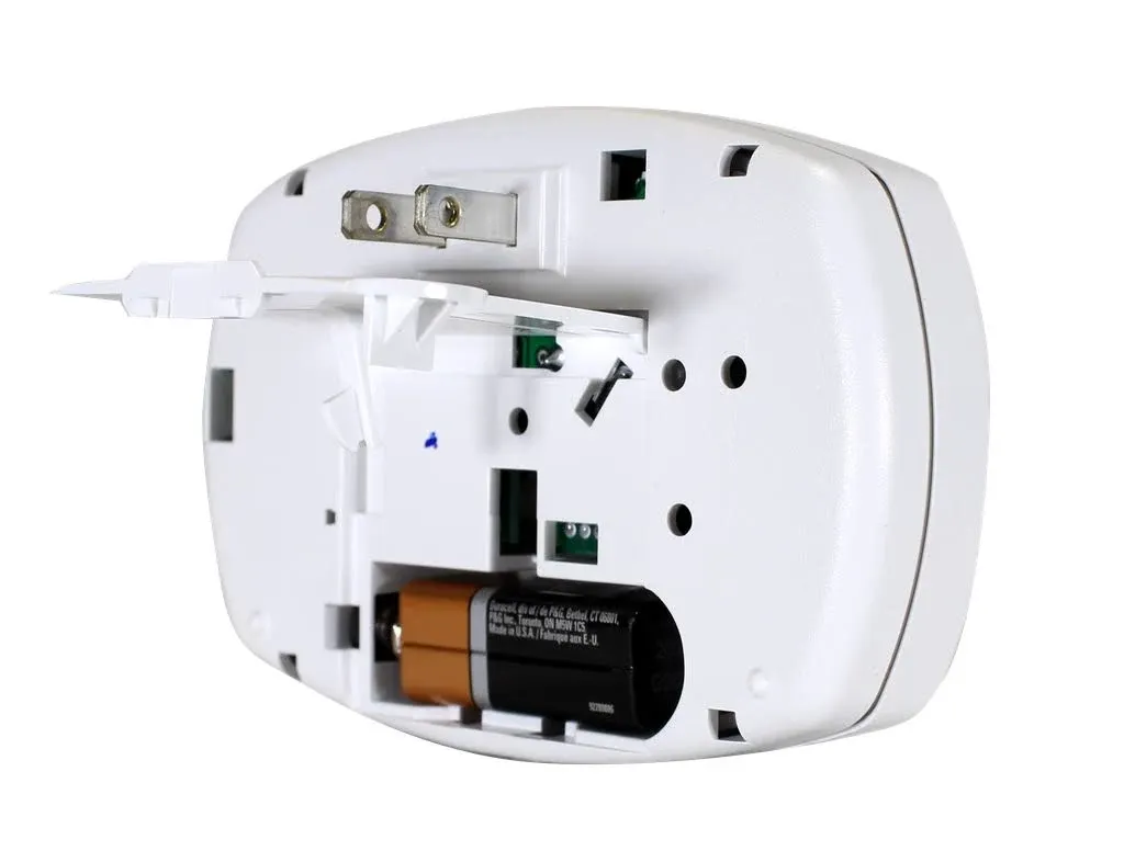 First Alert Co605 Plug-in Carbon Monoxide Detector with Battery Backup