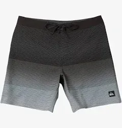 Quiksilver Men's Standard Surfsilk Massive 20 Boardshort Swimtrunk