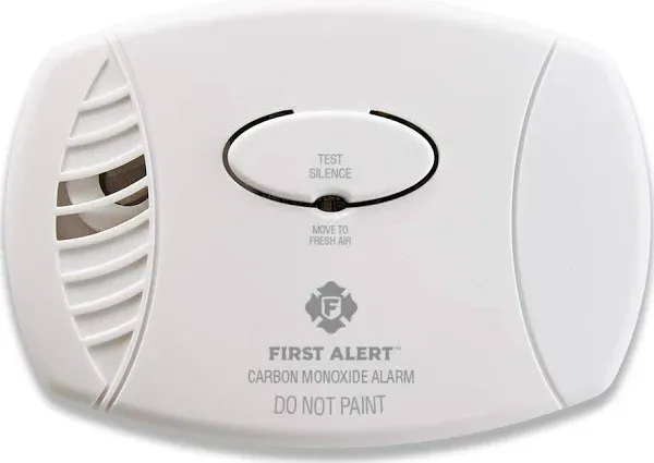 First Alert Co605 Plug-in Carbon Monoxide Detector with Battery Backup