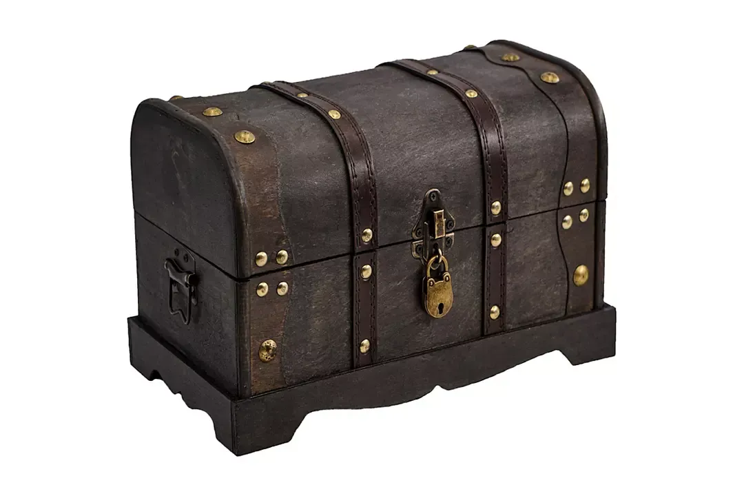 Brynnberg - Pirate Treasure Chest Storage Box - Dallas 15.3''x8.7''x11'' - Durable Wood & Metal - Unique, Handmade, Vintage Design with A Front Lock - Striking Decorative Object - The Best Gift