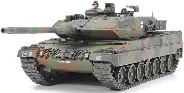 Tamiya 35271 Leopard 2 A6 Main Battle Tank (Scale 1:35) Military Model Kit