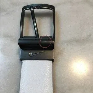 Nike Men’s Pebble Leather Feather Edge Reversible Belt