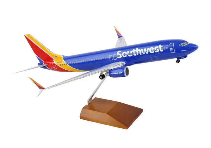 Skymarks Southwest 737-800 1/100 W/GEAR & Wood Stand Heart