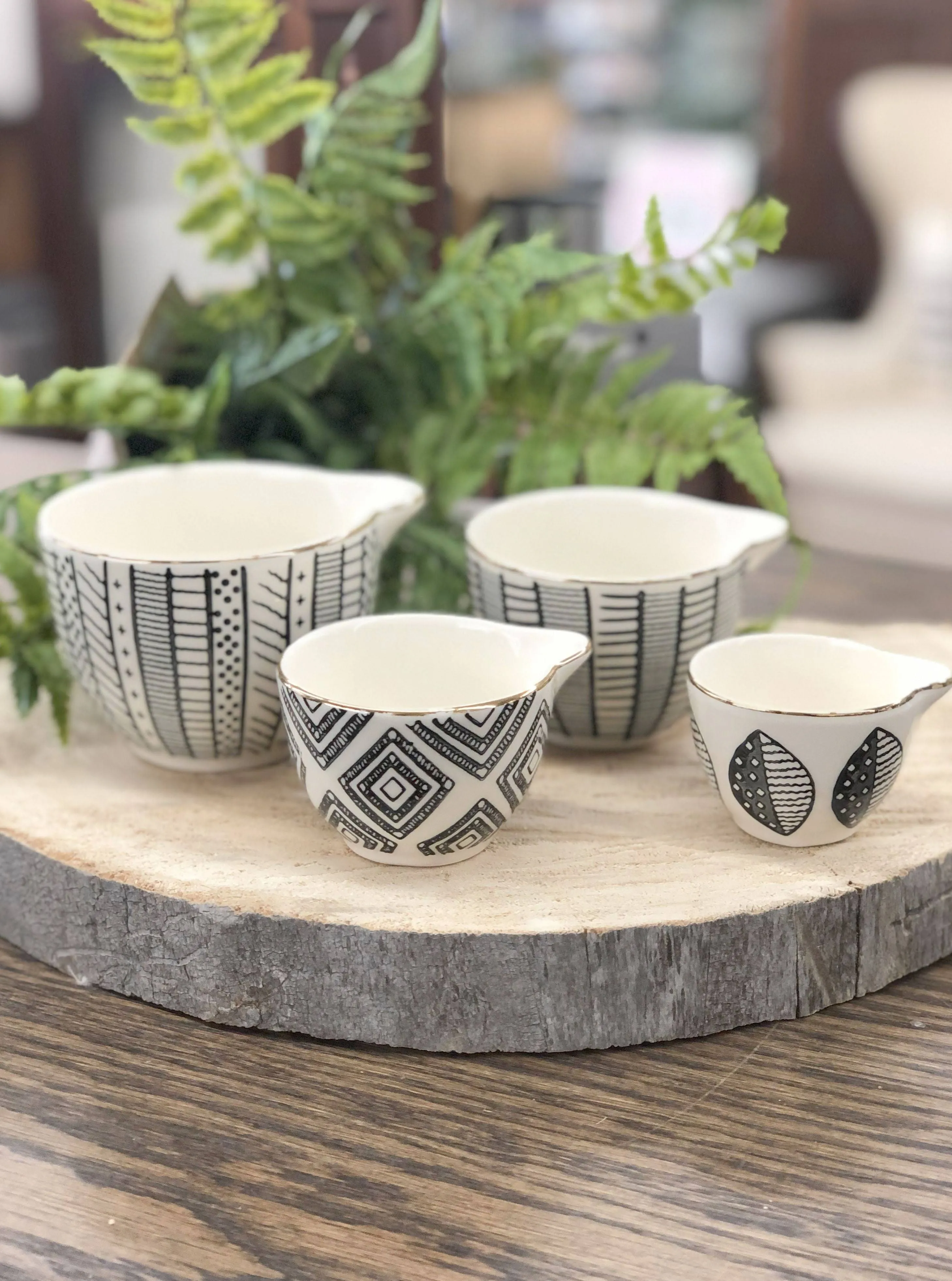 Black & White Stoneware Measuring Cups