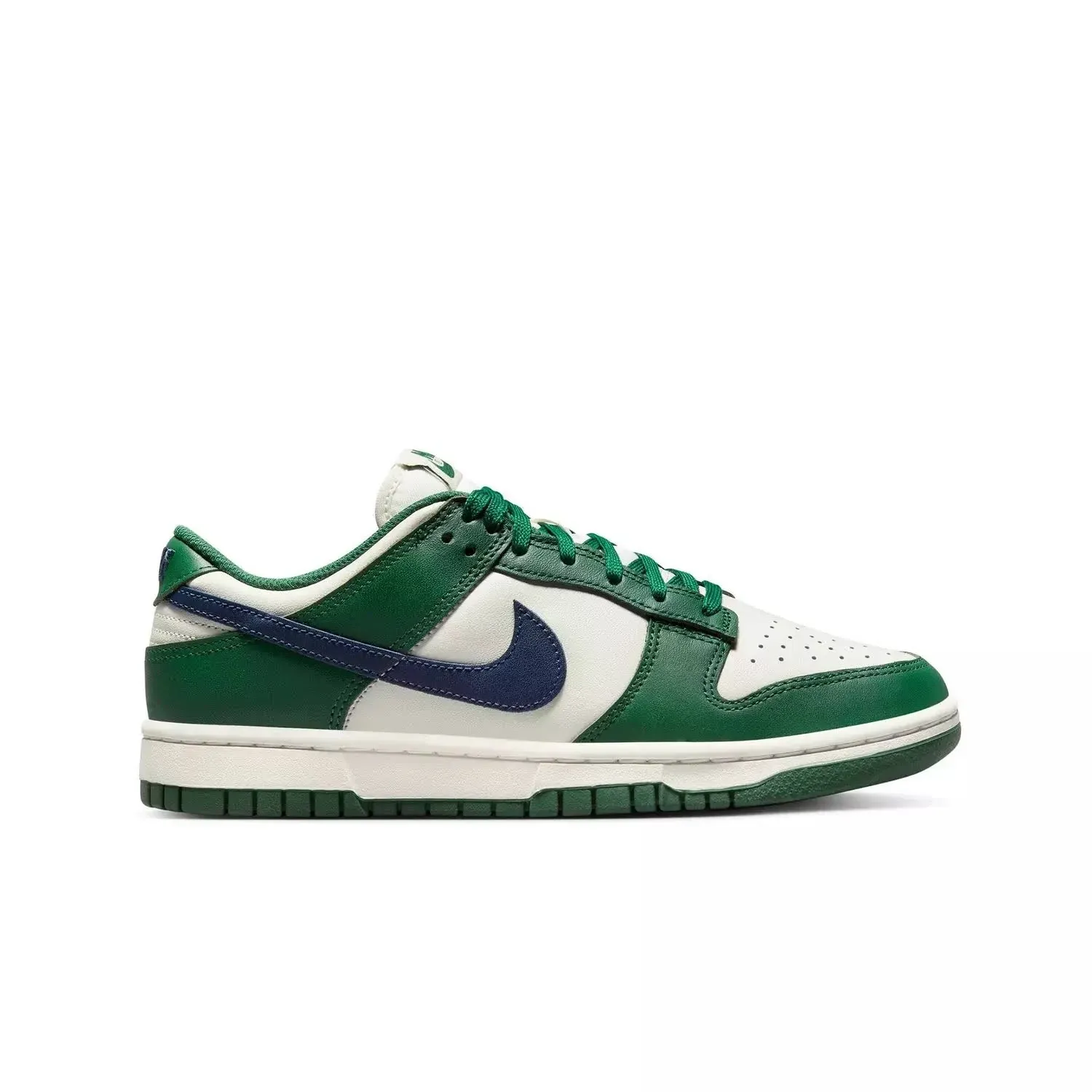 Nike womens Dunk Low